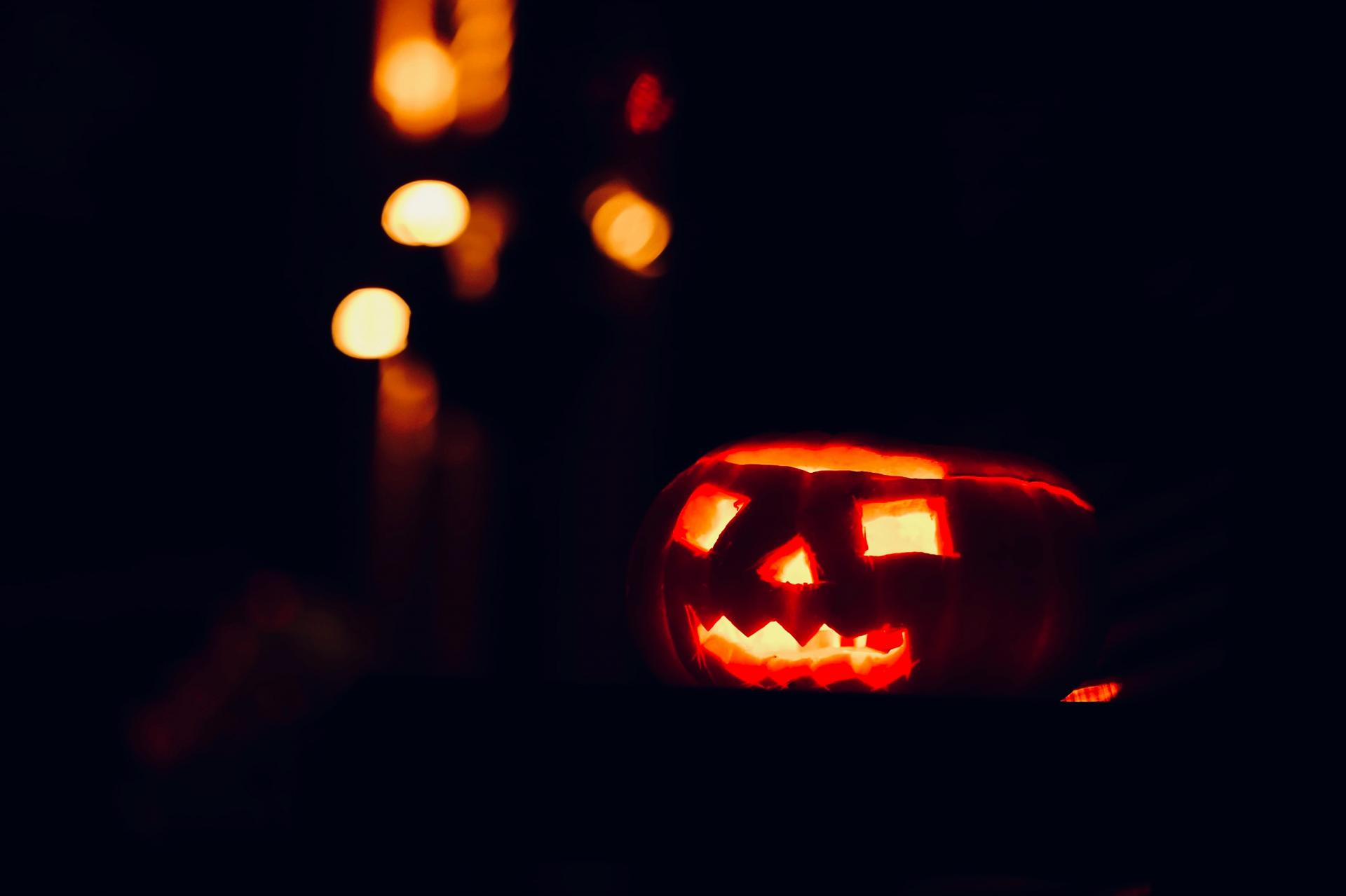 Halloween à la Drawing House, atelier de façonnage de citrouilles